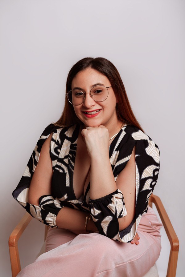 Natalia Ripoll sonriendo, especialista en estética facial y mentora de Royal Skin Club